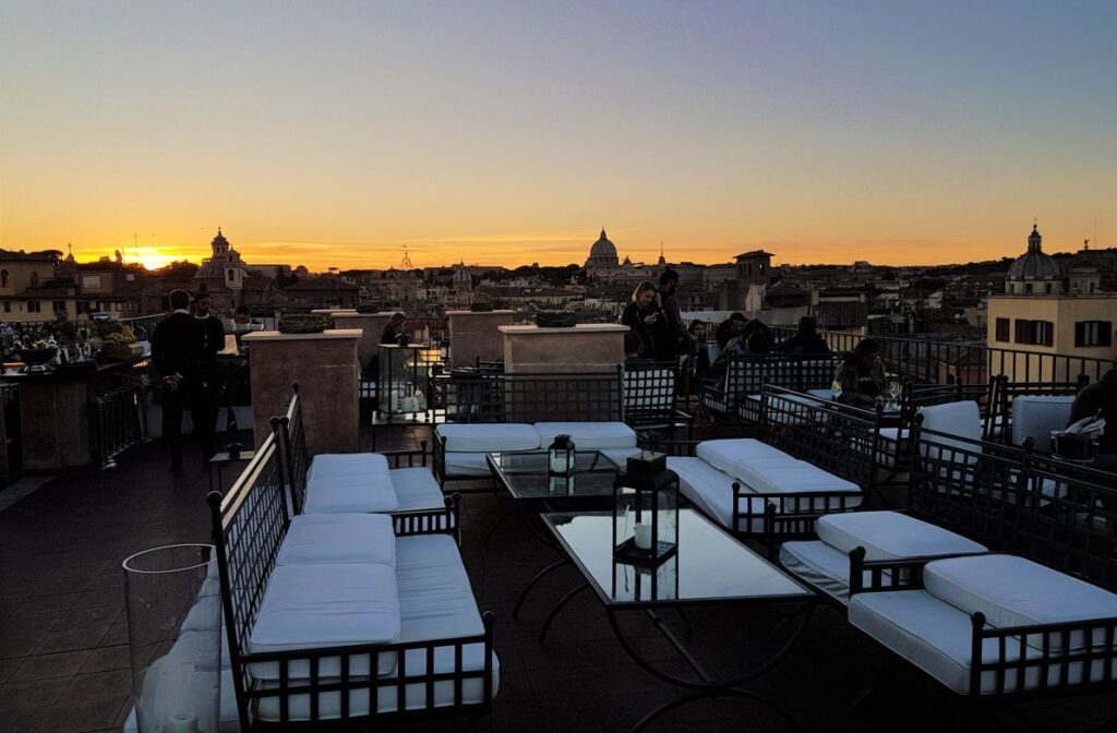 5 Reasons Restaurants Should Make Rooftop Seating